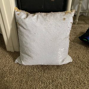 Color changing pillow